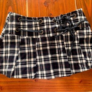 Hot Topic Black and White Plaid Mini Skirt